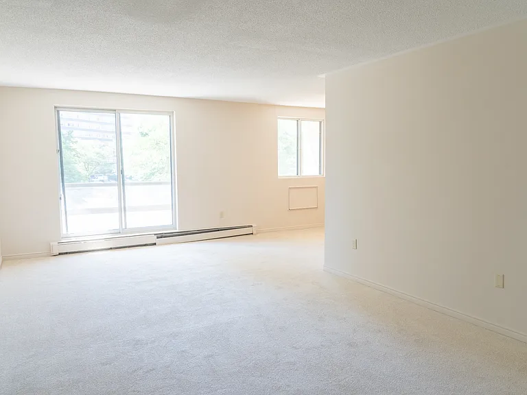 655 Windermere Rd — Photo 32