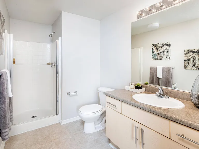 La Jolla Crossroads Apartments — Photo 23