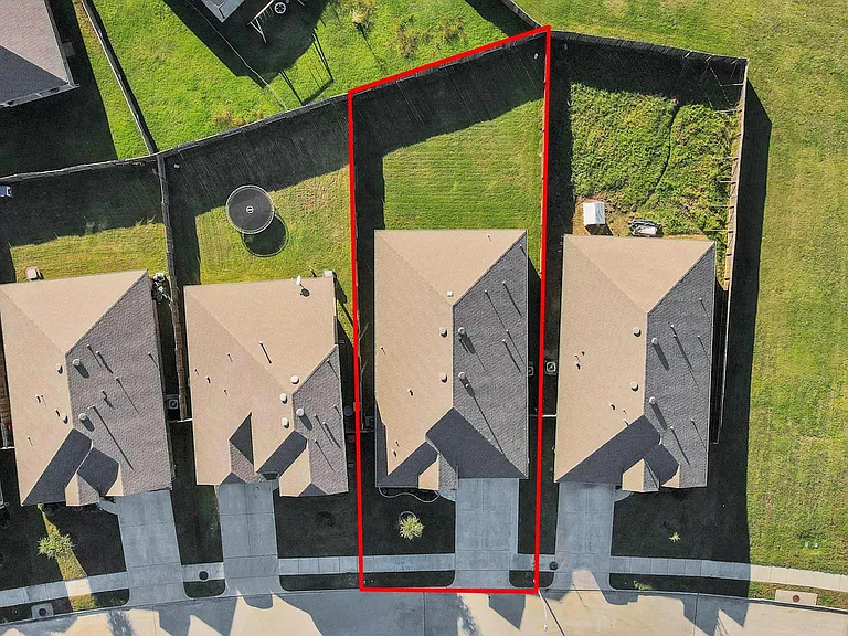 3947 Country Club Dr — Photo 3