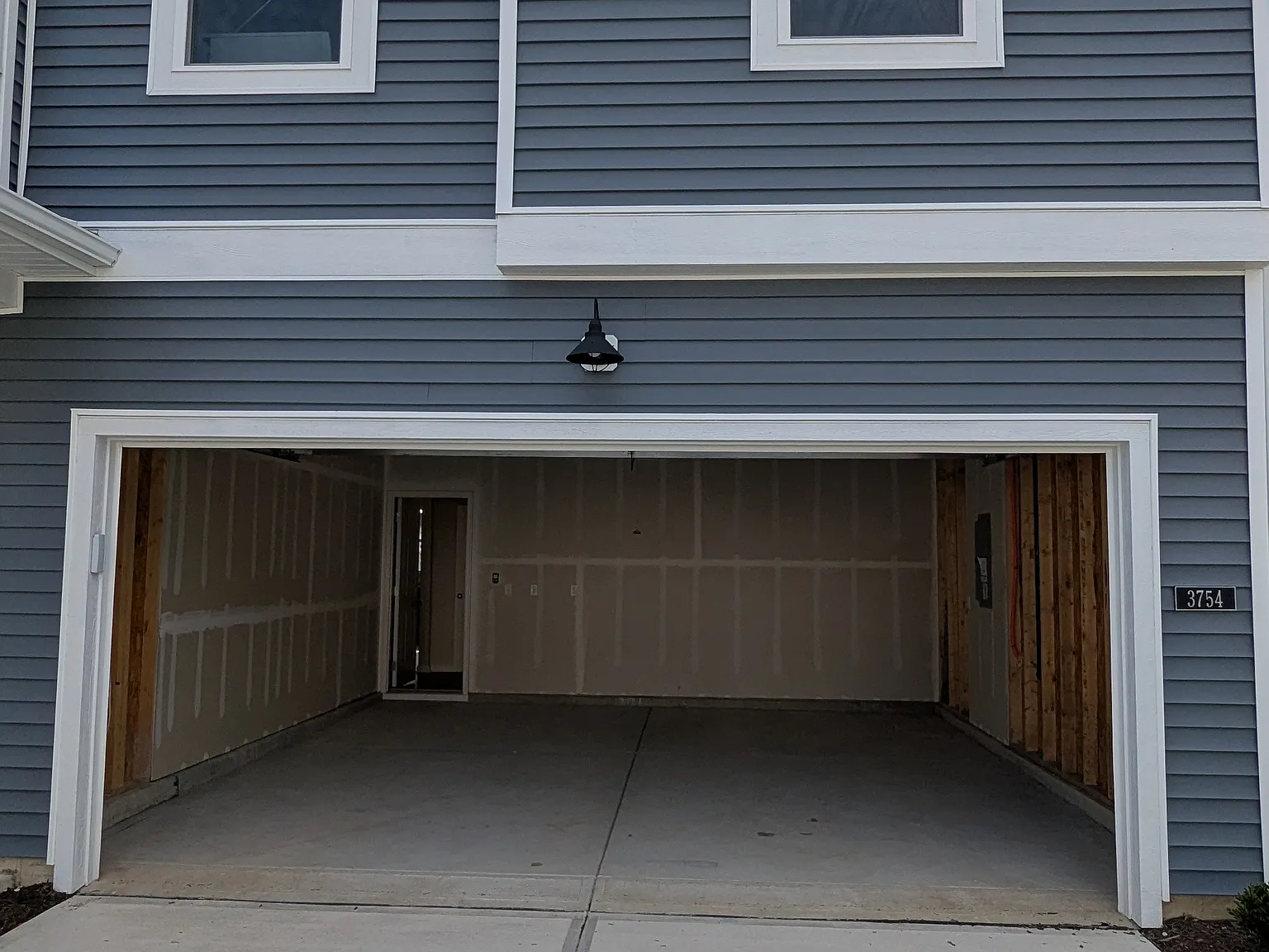 4 bed, 2.5 bath, 2277 sqft, $2,750 — Photo 3