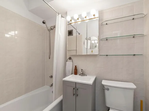 107-40 Queens Boulevard image 11 of 18