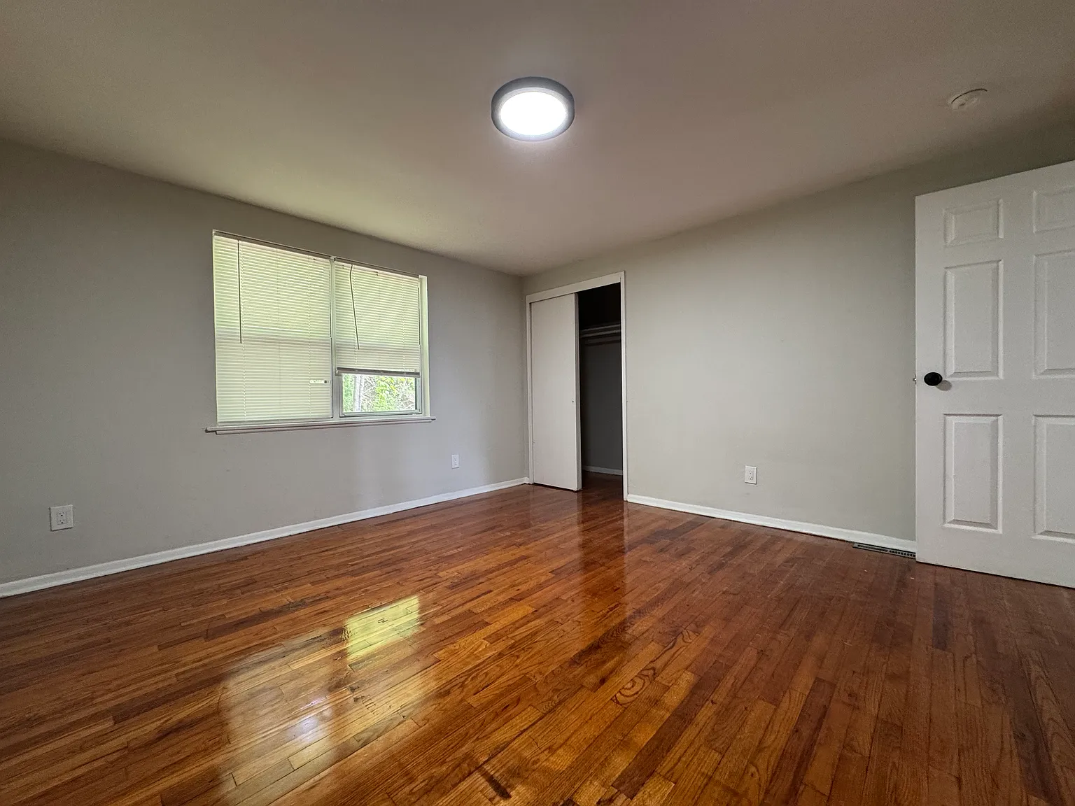 3 bed, 1200 sqft, $2,195 — Photo 4