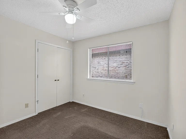 1115 Lombard Ln — Photo 1