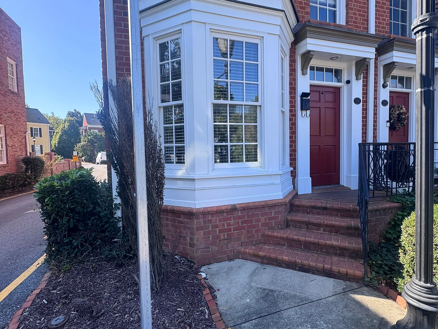 3 bed, 2.5 bath, 1800 sqft, $2,500 — Photo 3