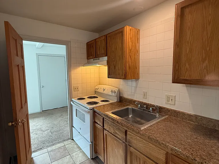208 Main St — Photo 8