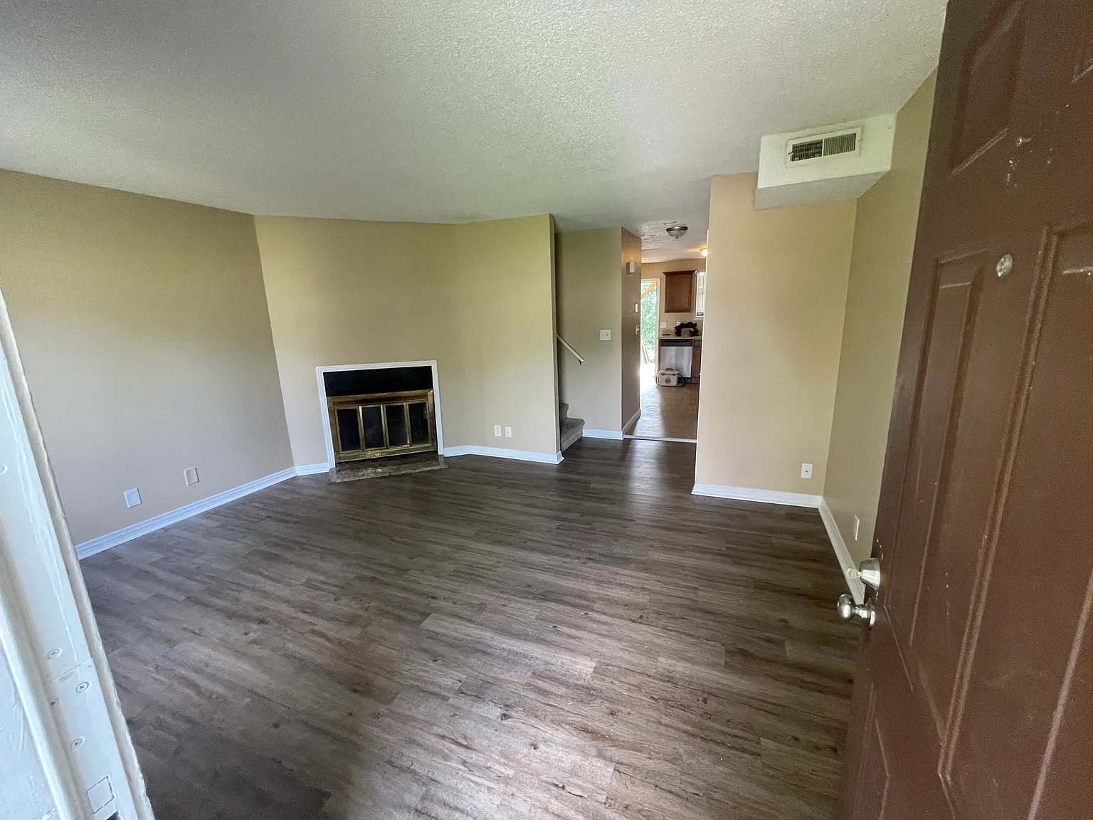 2 bed, 1.5 bath, 1000 sqft, $1,200 — Photo 4