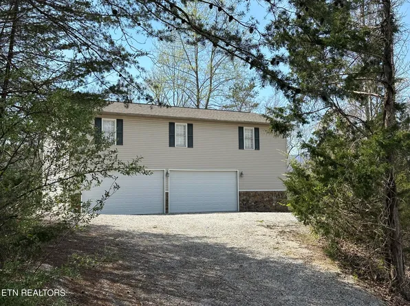 257 Clear Lake Dr, Jacksboro, TN 37757