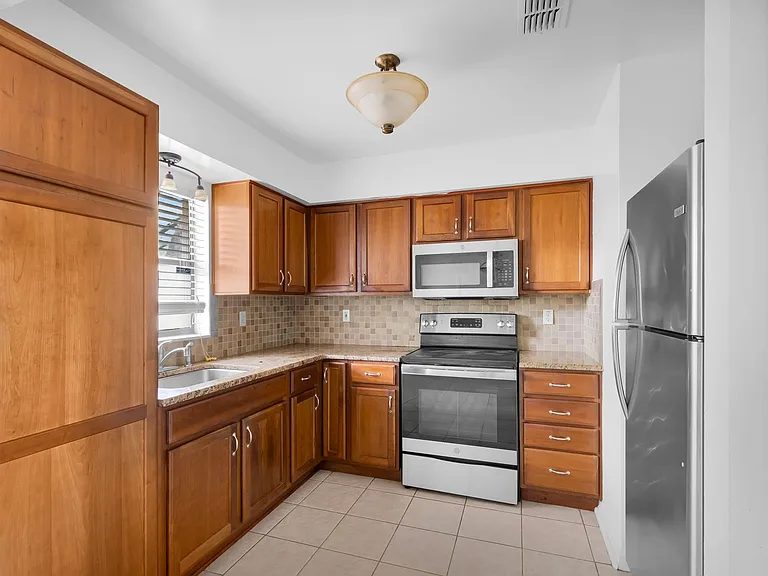 62 Teak Loop — Photo 9