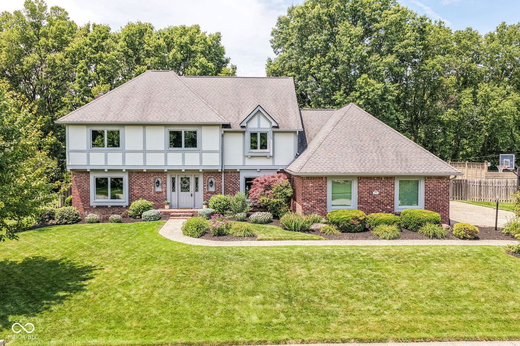 13572 Dallas Dr, Carmel, IN