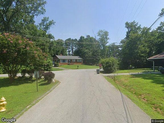 Exterior Neighborhood (street photo)
