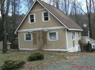 120 Hazelton Dr, Greentown, PA 18426