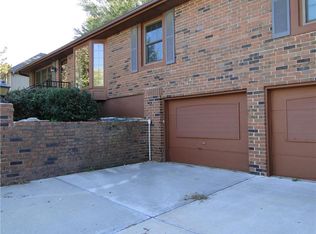 408 NW Fairway Dr, Blue Springs, MO 64014
