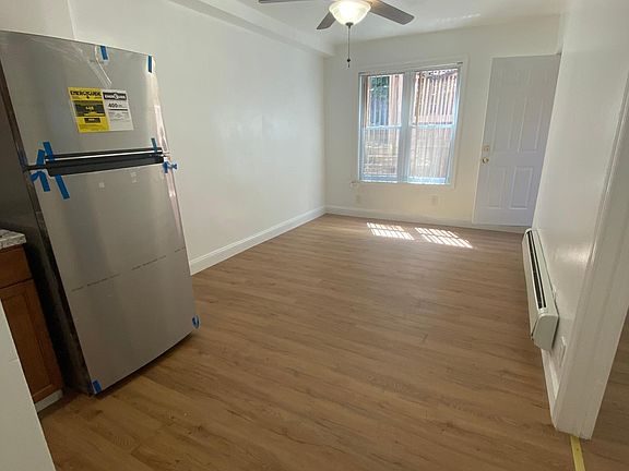 Open Floor Plan Kitchen into Livingroom