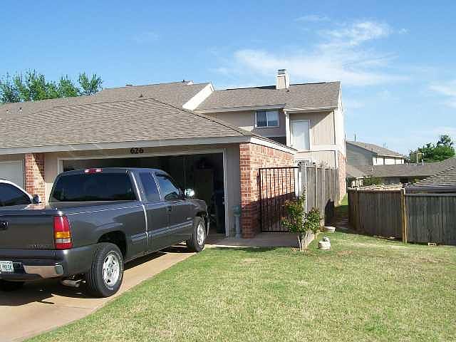 1st image of 626 Greenlea Chase W