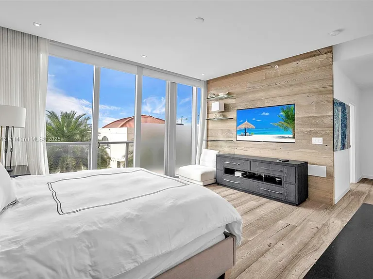 9501 Collins Ave #1 — Photo 33