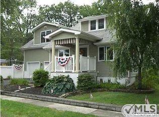 90 10th St, Hazlet Township, NJ 07734