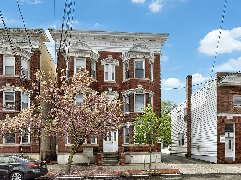 80 Pine St #2 — Photo 4