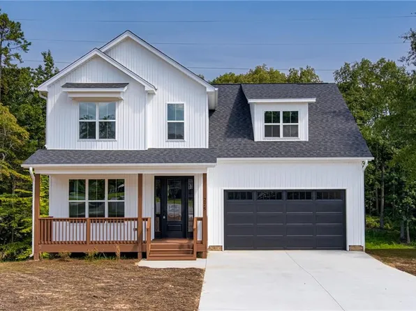 275 Greenturf Dr, Winston Salem, NC 27107