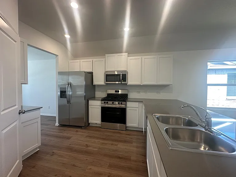 453 Alamito Ave — Photo 11