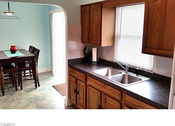 5th image of 1341 Iroquois Ave