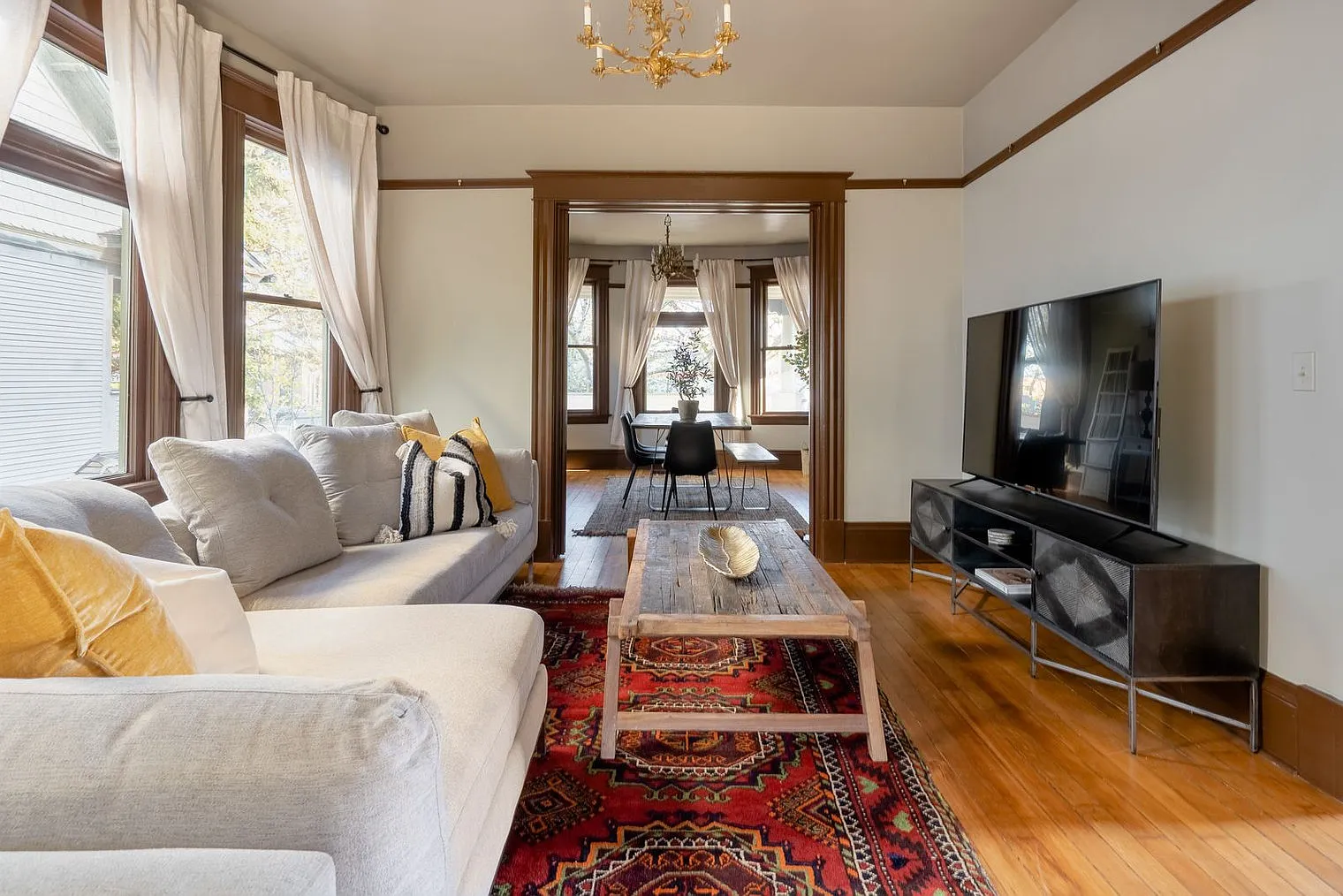 3 bed, 1.0 bath, 2152 sqft, $5,902 — Photo 3