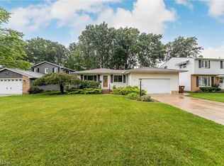 7012 Edgecliff Dr, Parma, OH 44134