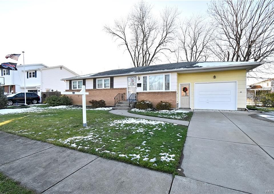 1st image of 32 Elwood Dr
