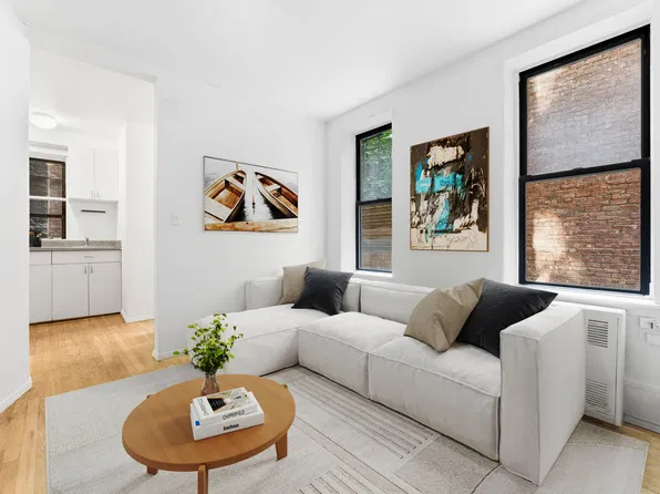 160 Prince St APT 1A, New York, NY 10012