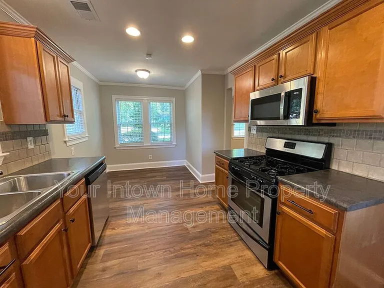 452 Deckner Ave SW — Photo 10