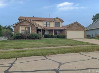 24 Huntington Pkwy, Saint Charles, MO 63301