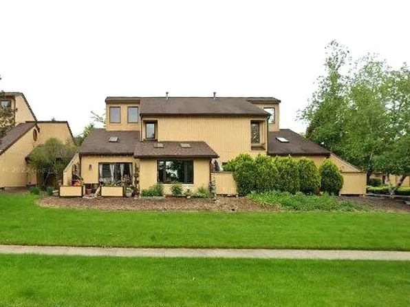 1414 Loop Rd, Kent, OH 44240