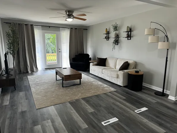 554 S Edgewood Ave, Elmhurst, IL 60126