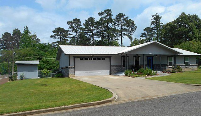 1st image of 900 E Circle Dr