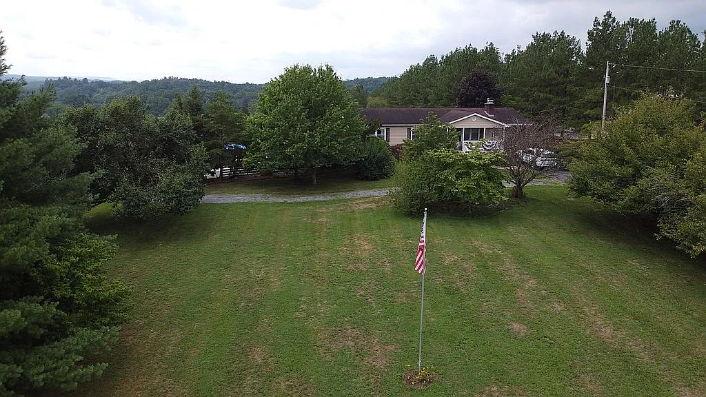 1499 Chestnut Grove Rd photo 1