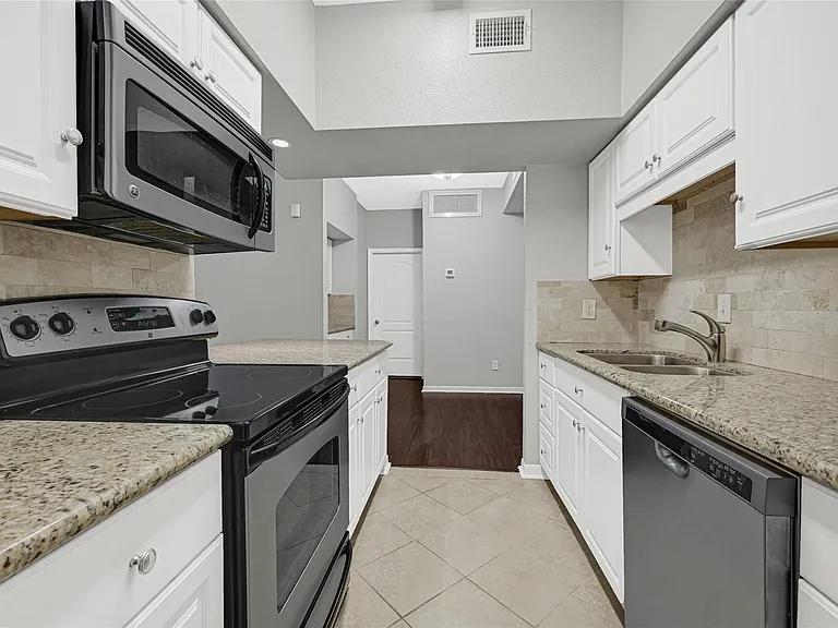 2425 Augusta Dr #29 — Photo 11