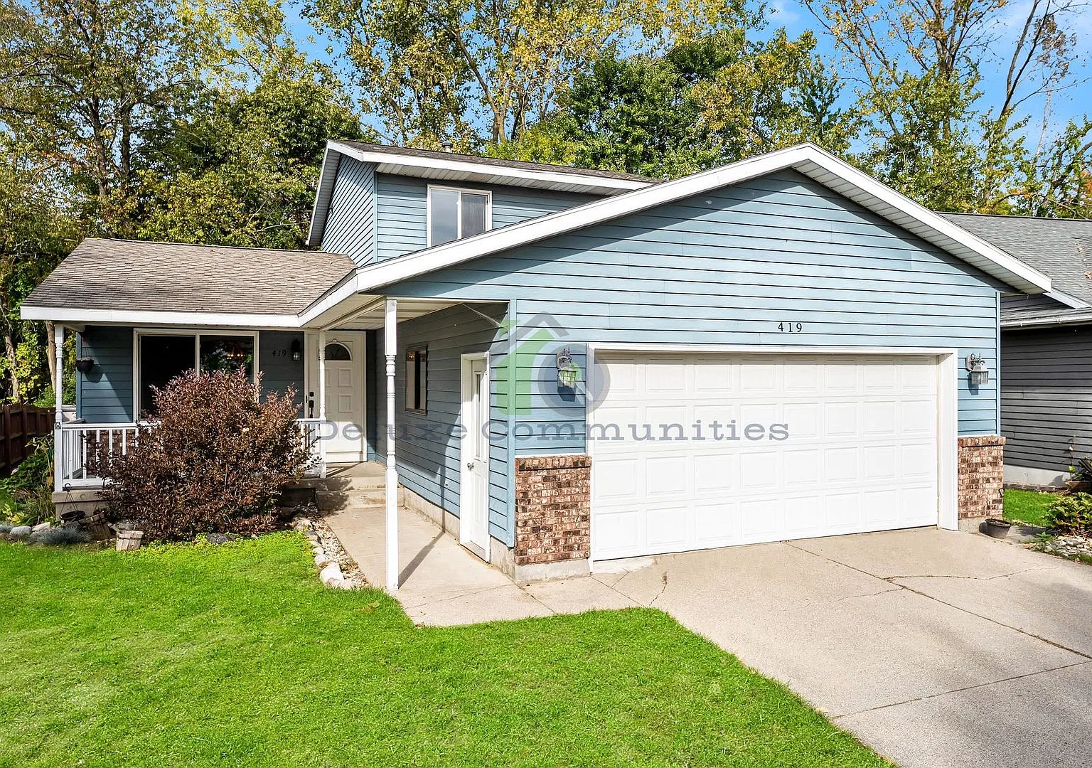 Beautiful Spacious 4 Bedroom Kentwood Home — Photo 1