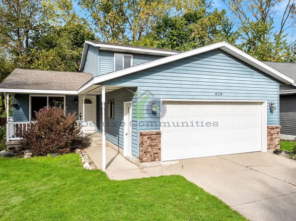 419 Harp St SE, Kentwood, MI 49548