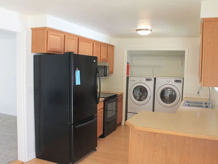 2093 S Manitou Ave — Photo 4