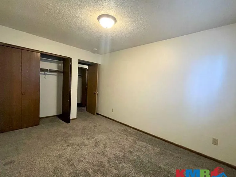 418 S Van Buren St — Photo 6