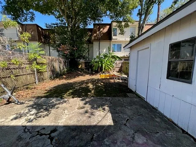 1107 Carrollton Ave — Photo 13