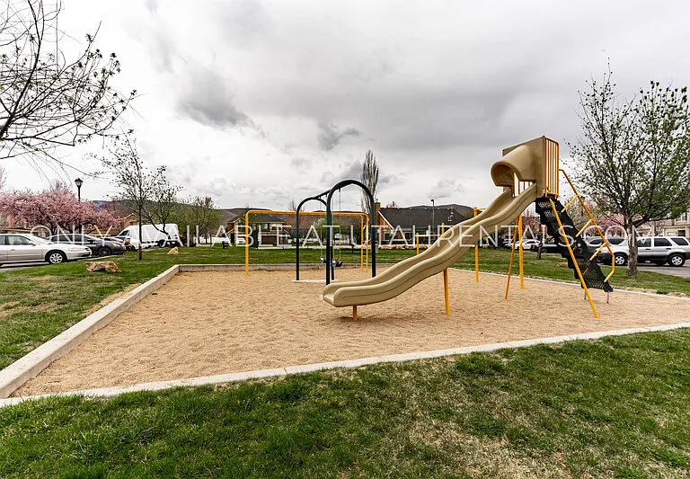 211 Greenfield Cir #150 — Photo 5