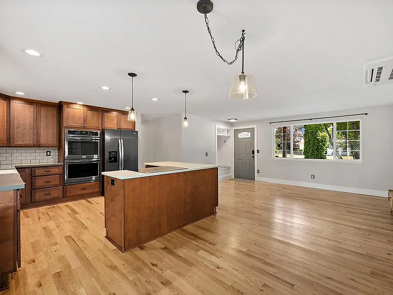 62 Queets St — Photo 9