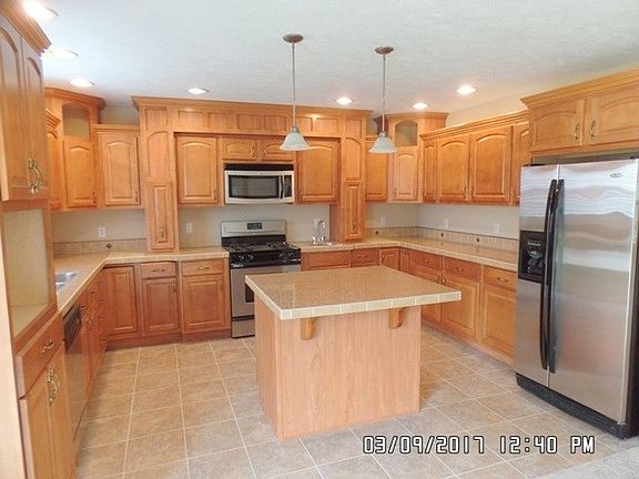 4th image of 23050 Sheri Ln