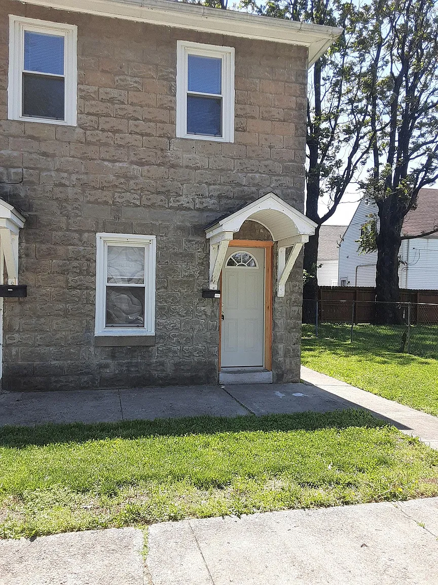 1022 W Michigan St photo 1