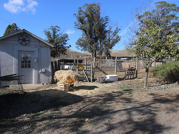 4th image of 35 Lila Ln