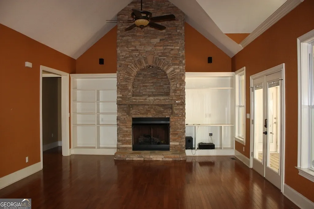 Building Photo - 207 Lakeview Ct
