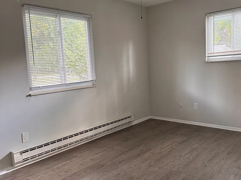 501 Fowler St — Photo 15