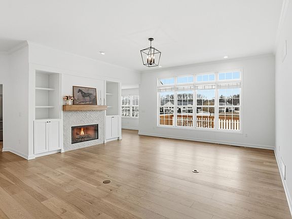 5th image of 964 Ryan Ct