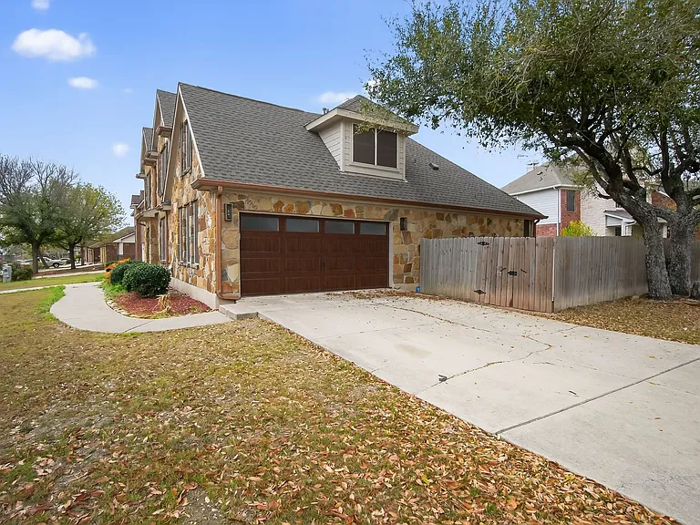 395 Spring Dr — Photo 27