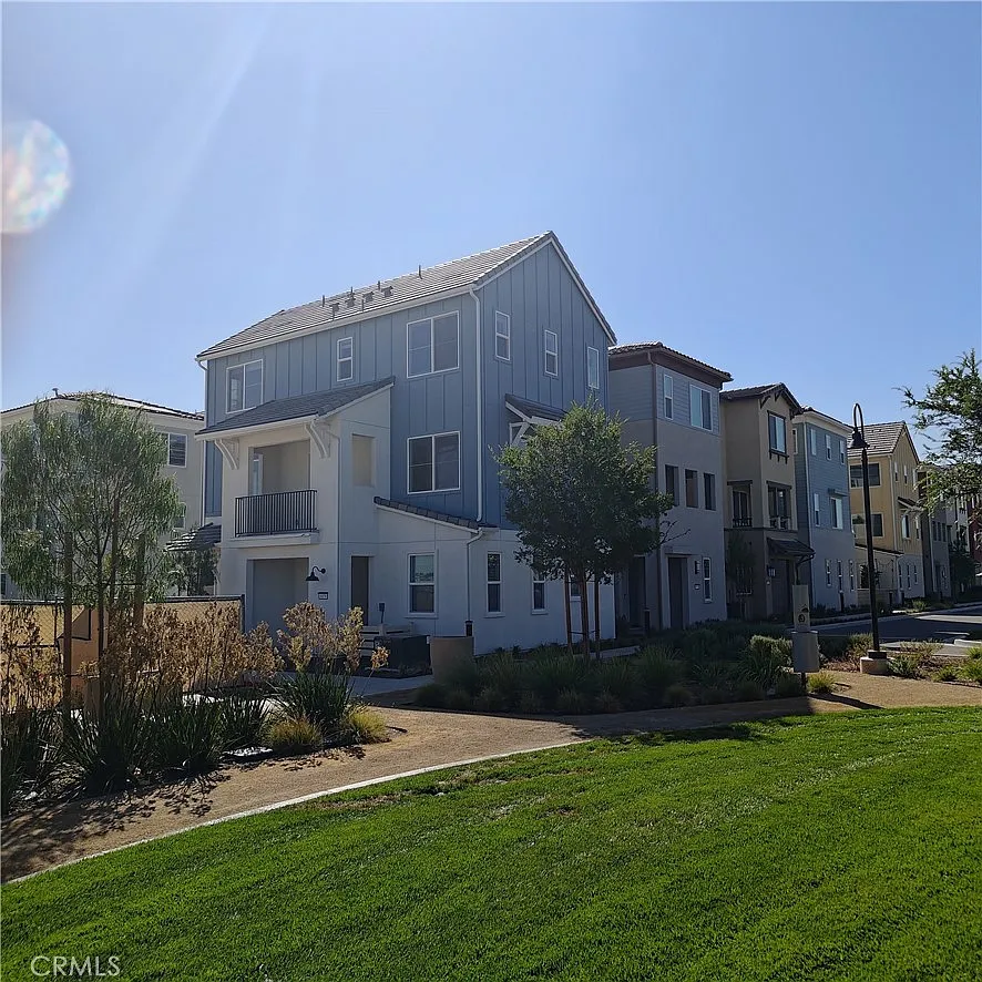 4 bed, 3.5 bath, 1879 sqft, $3,500 — Photo 1